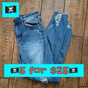 🏴‍☠️5 for $25🏴‍☠️ Simple Society Juniors/Womens Distressed Jeans - Size 5/27